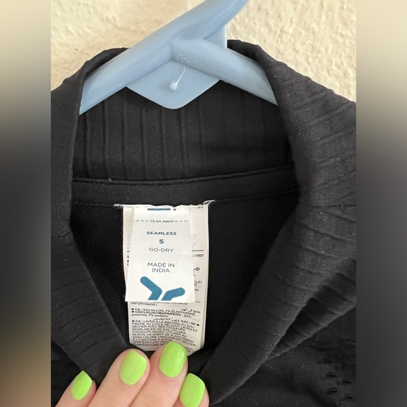 Women’s Athletic Top - Picture 4 of 4